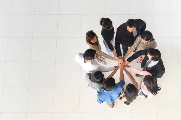 Titre de l'article connexe : "Synergie d'équipe : Comment maximiser les talents individuels pour une performance collective exceptionnelle ?